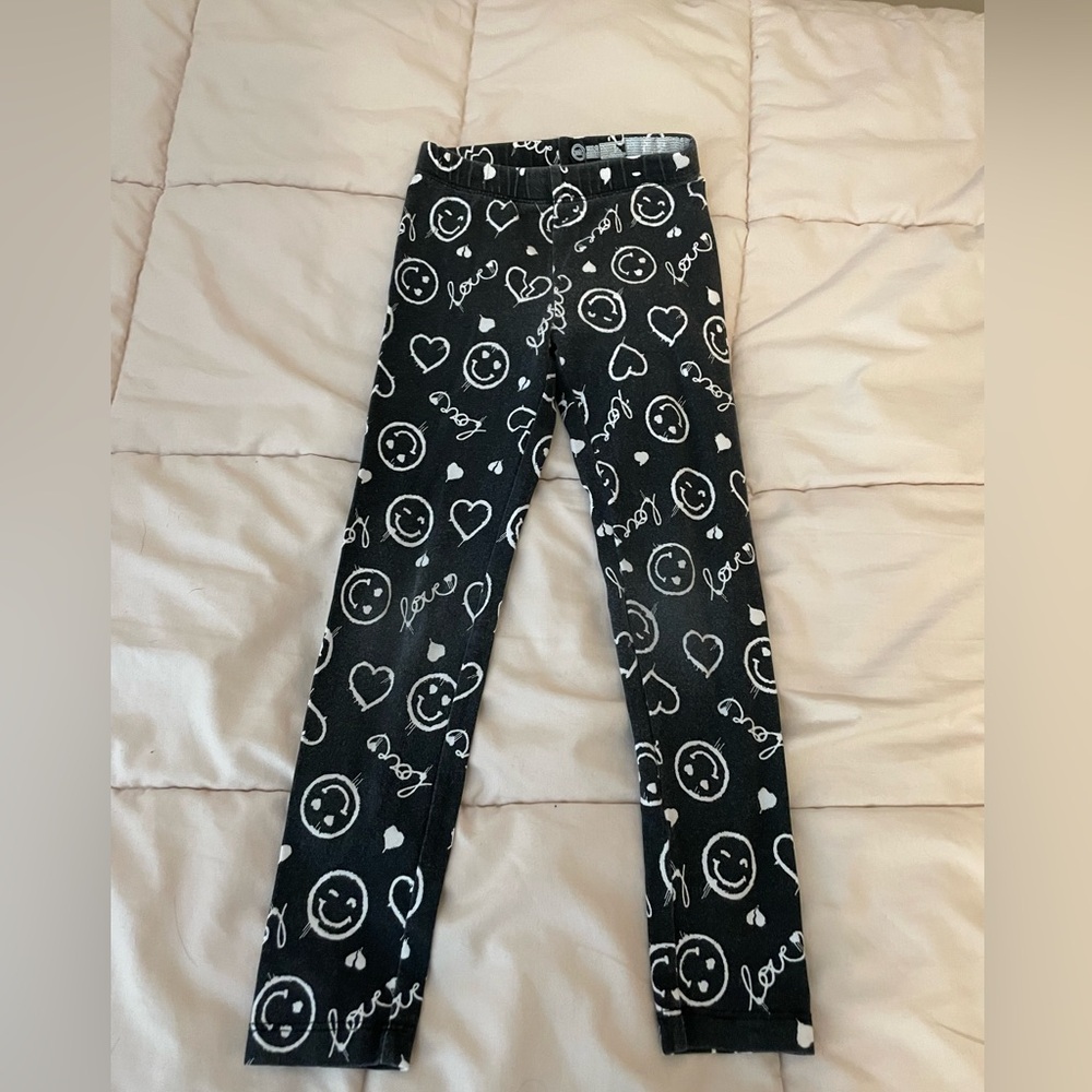 Wonder Nation Black and White Smiley Heart Leggings (EUC)